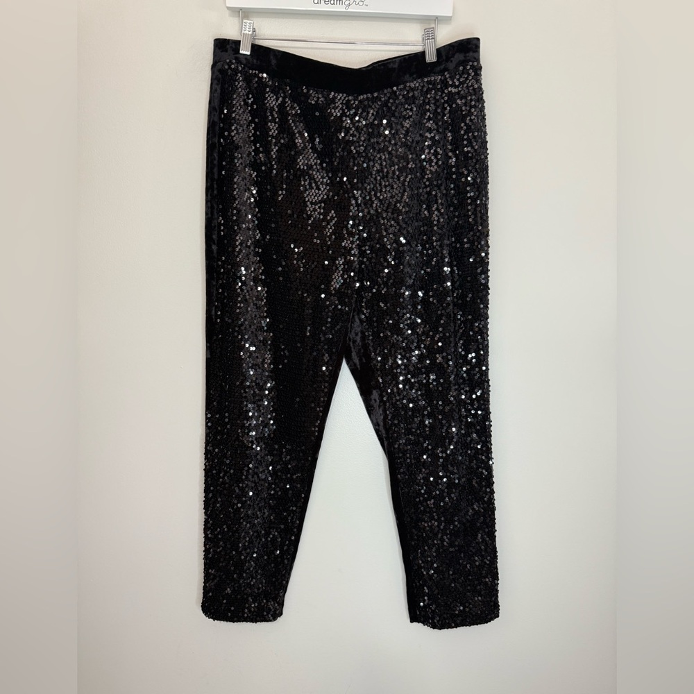 Chico’s Sequin Front Velvet Jogger Ankle Pants Black in size 14 (2.5)